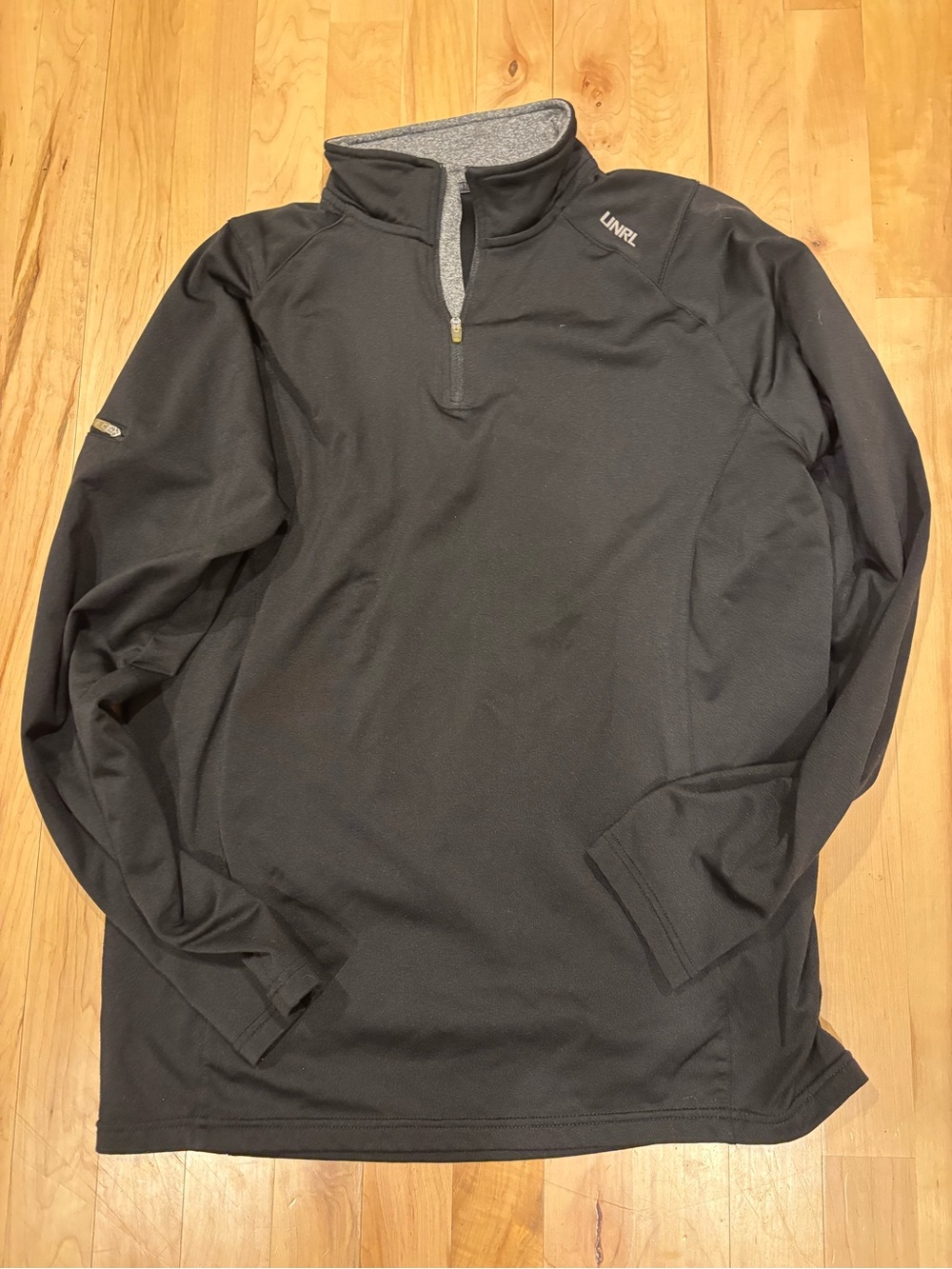 UNRL Men’s Medium Quarter Zip
